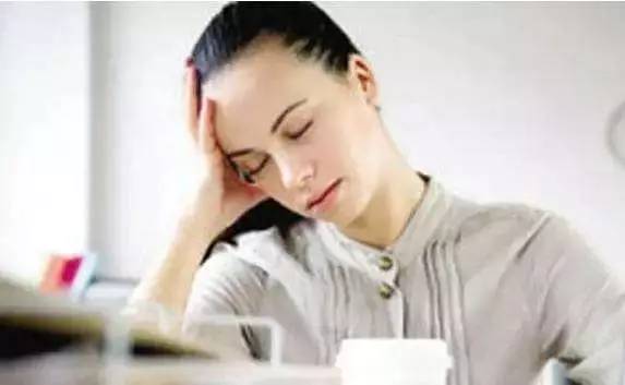 what??？“香”艷的美女成了辦公室污染源，甲醛治理非常必要！