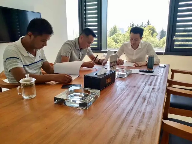 熱烈祝賀蕪湖鳩江孫總、潘總簽約創(chuàng)綠家！