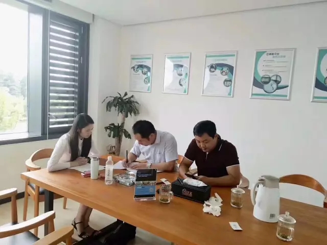 熱烈祝賀姜總、胡總簽約創(chuàng)綠家河南省市級代理！