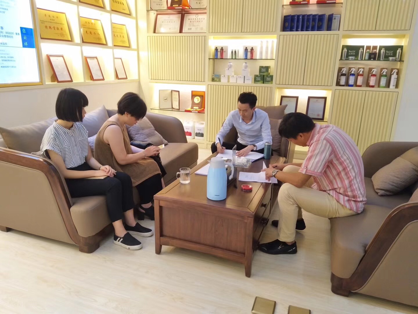 熱烈祝賀張總簽約創(chuàng)綠家泉州市區(qū)級(jí)代理！