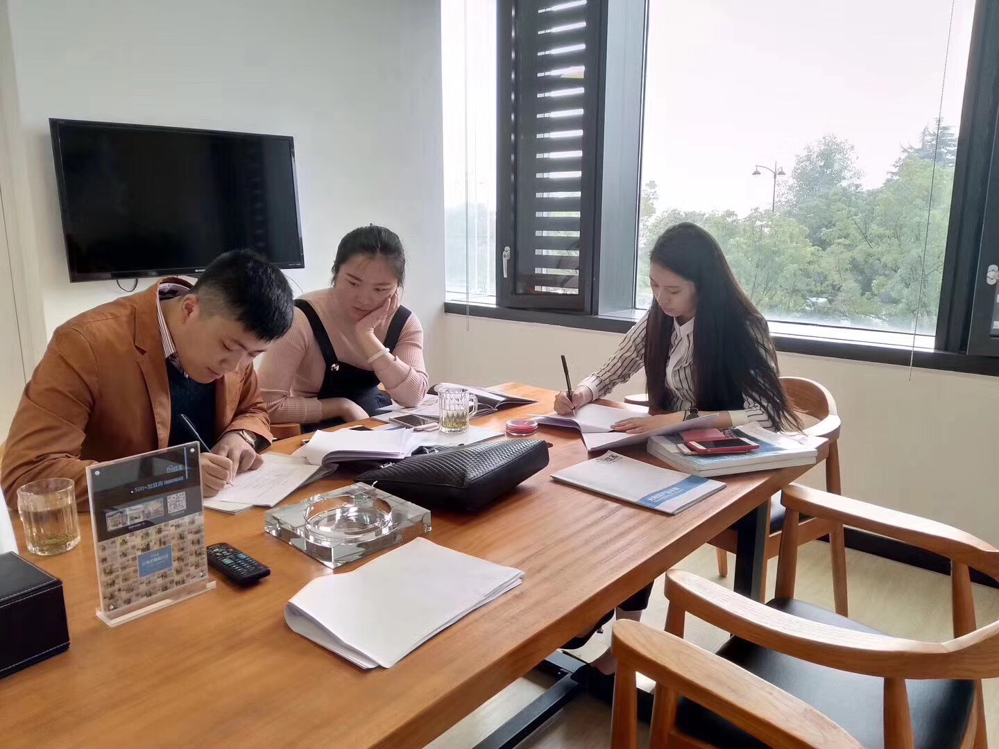 熱烈祝賀蔣總簽約創(chuàng)綠家江蘇省市級(jí)代理！