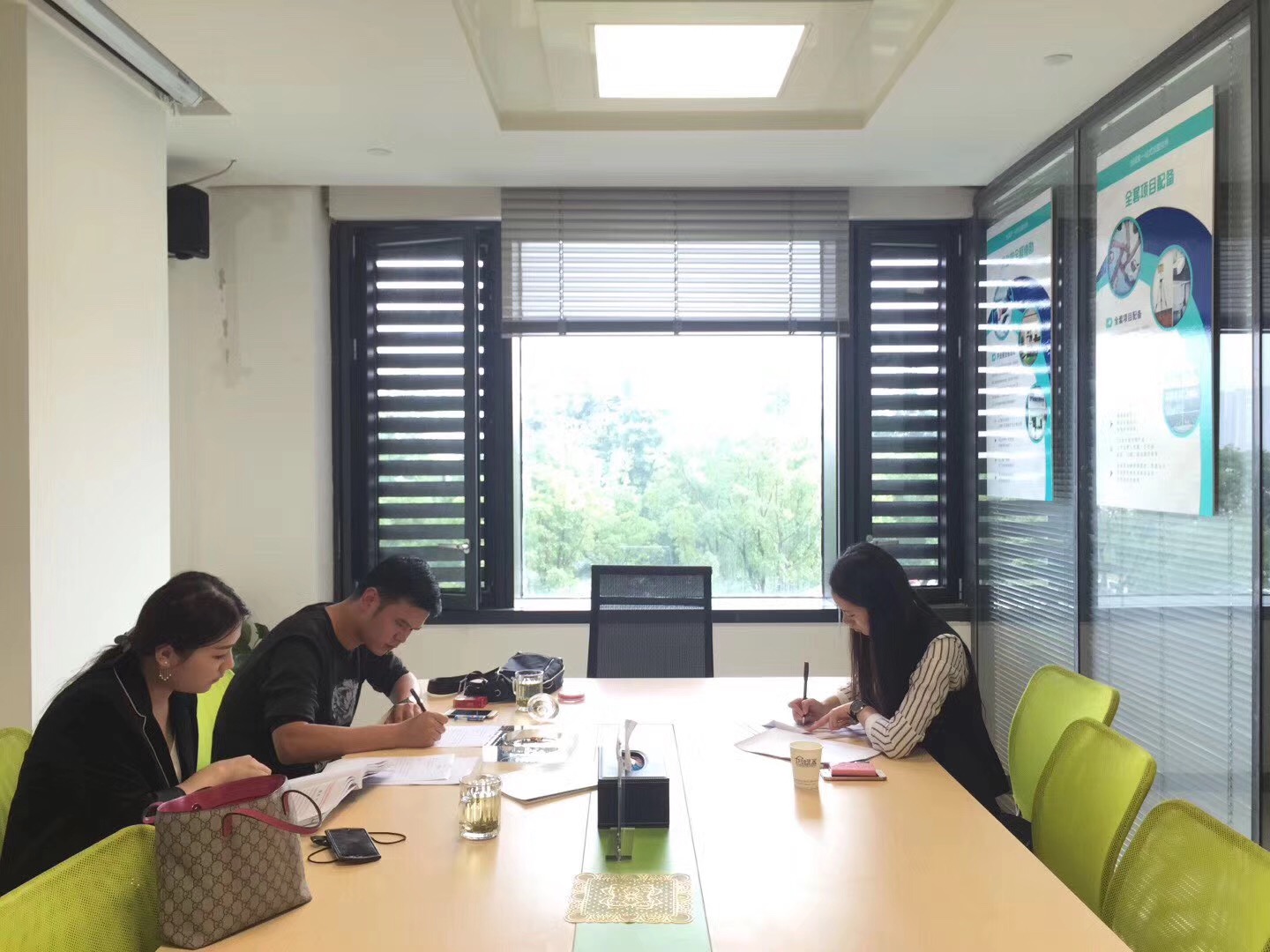 熱烈祝賀楊總簽約創(chuàng)綠家浙江省縣級市代理！