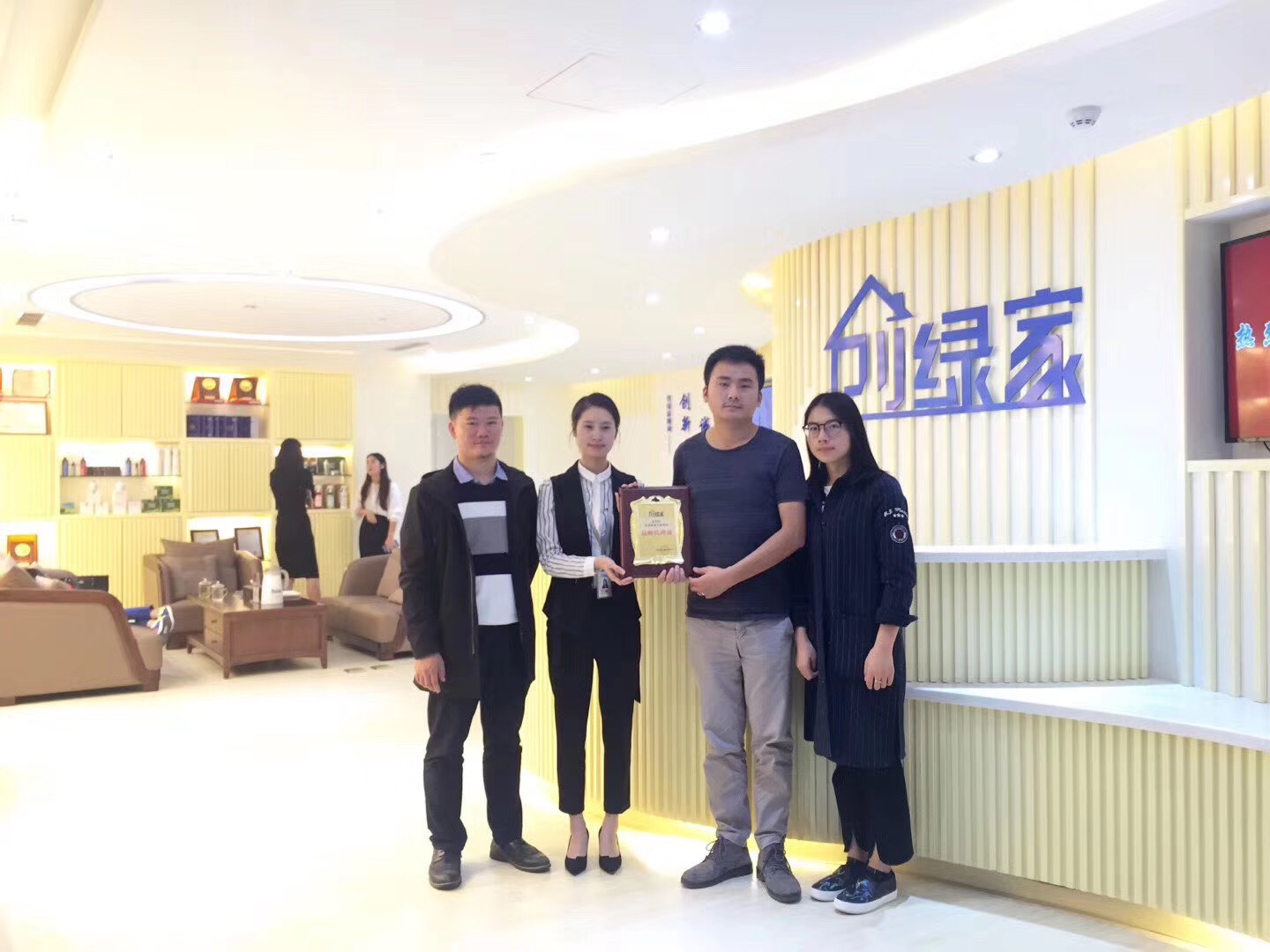 熱烈祝賀余總簽約創(chuàng)綠家江蘇省縣級市代理！