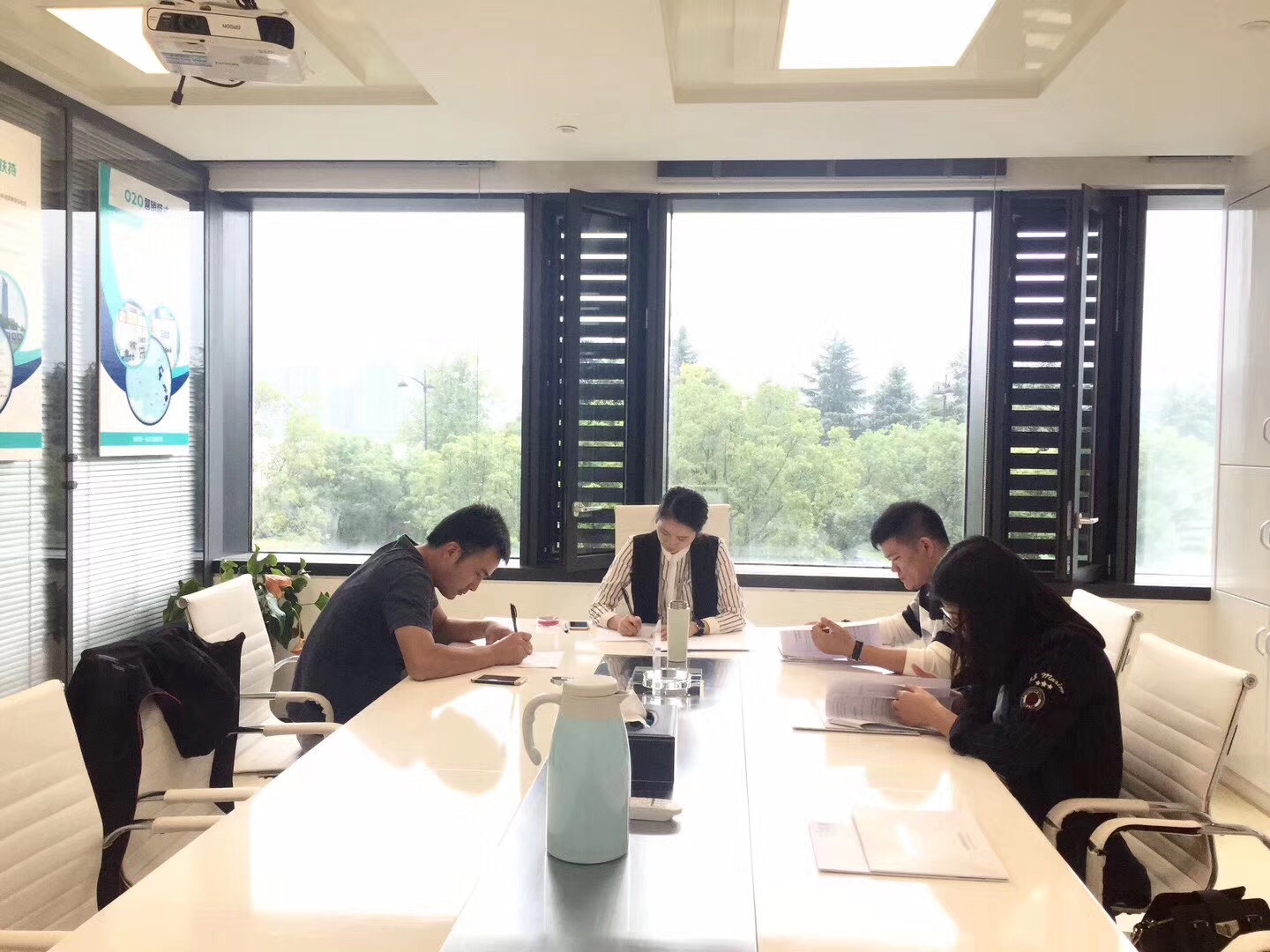 熱烈祝賀余總簽約創(chuàng)綠家江蘇省縣級市代理！