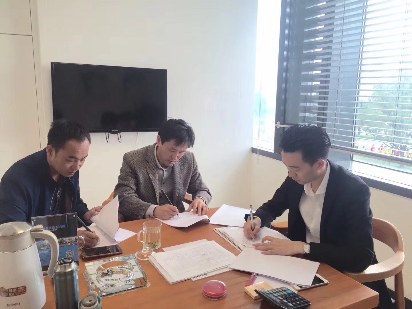 熱烈祝賀王總、葛總簽約創(chuàng)綠家蘇州市區(qū)級代理！