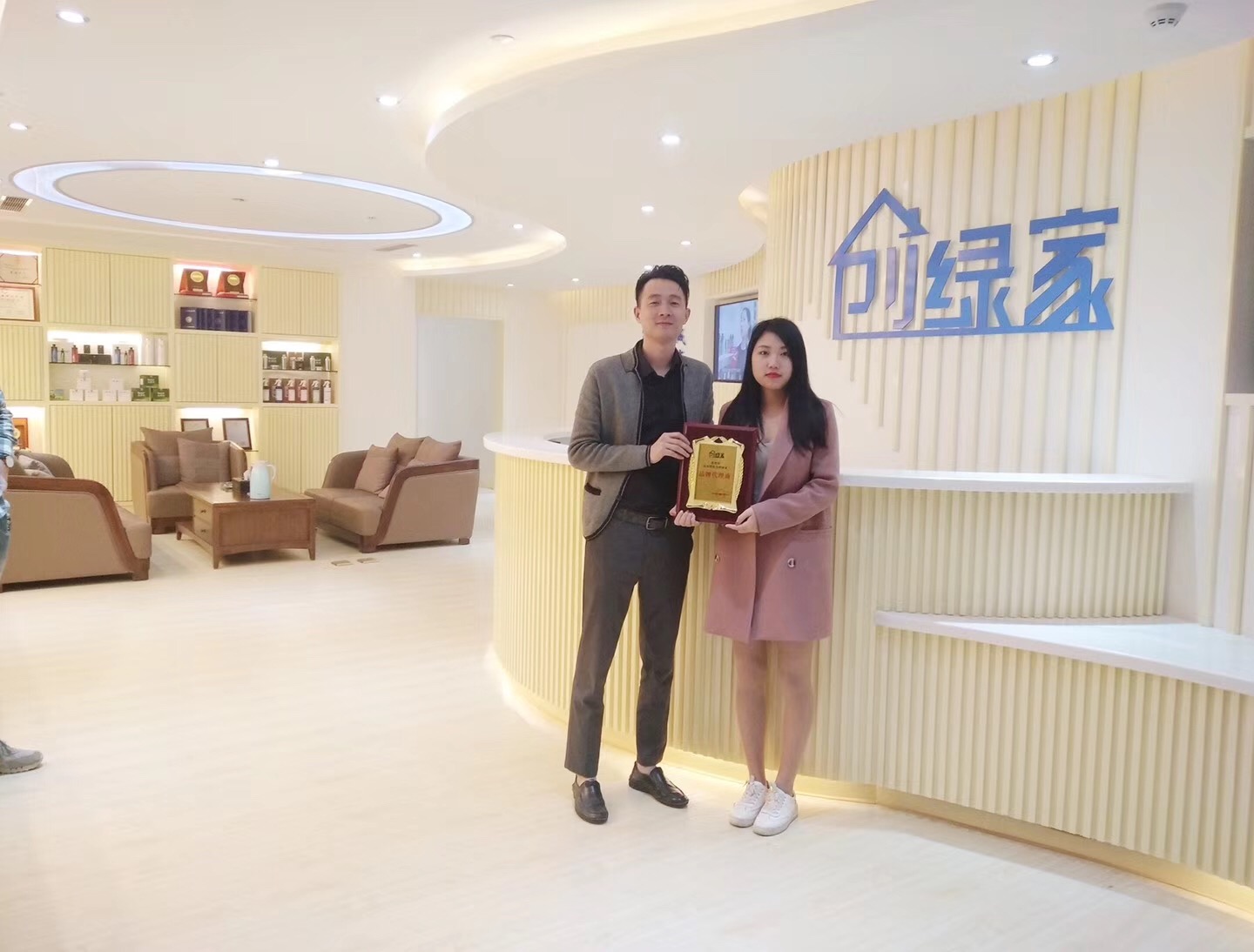 熱烈祝賀錢總簽約創(chuàng)綠家浙江省縣級(jí)市代理！