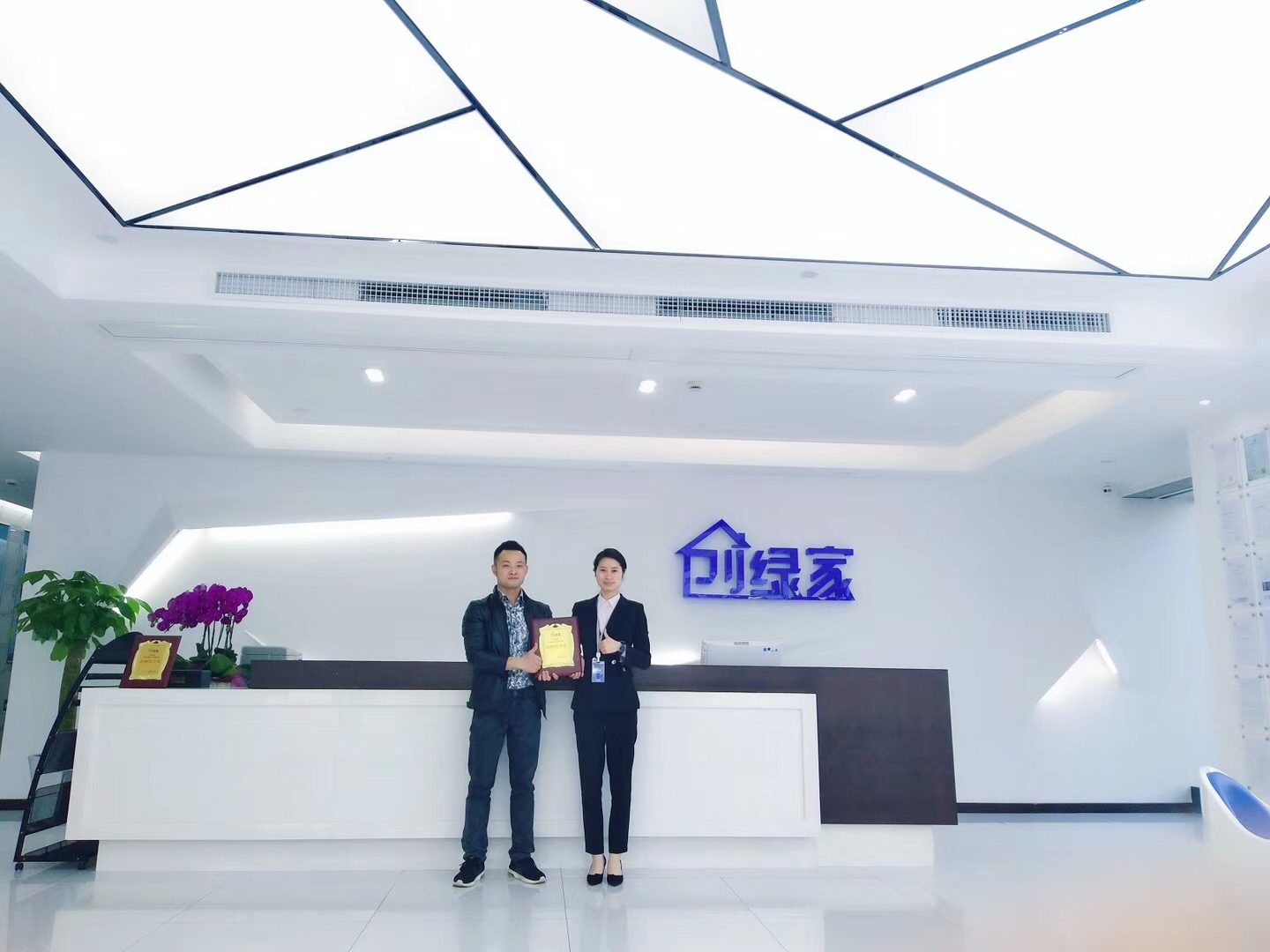 熱烈祝賀張總簽約創(chuàng)綠家重慶市區(qū)級代理！