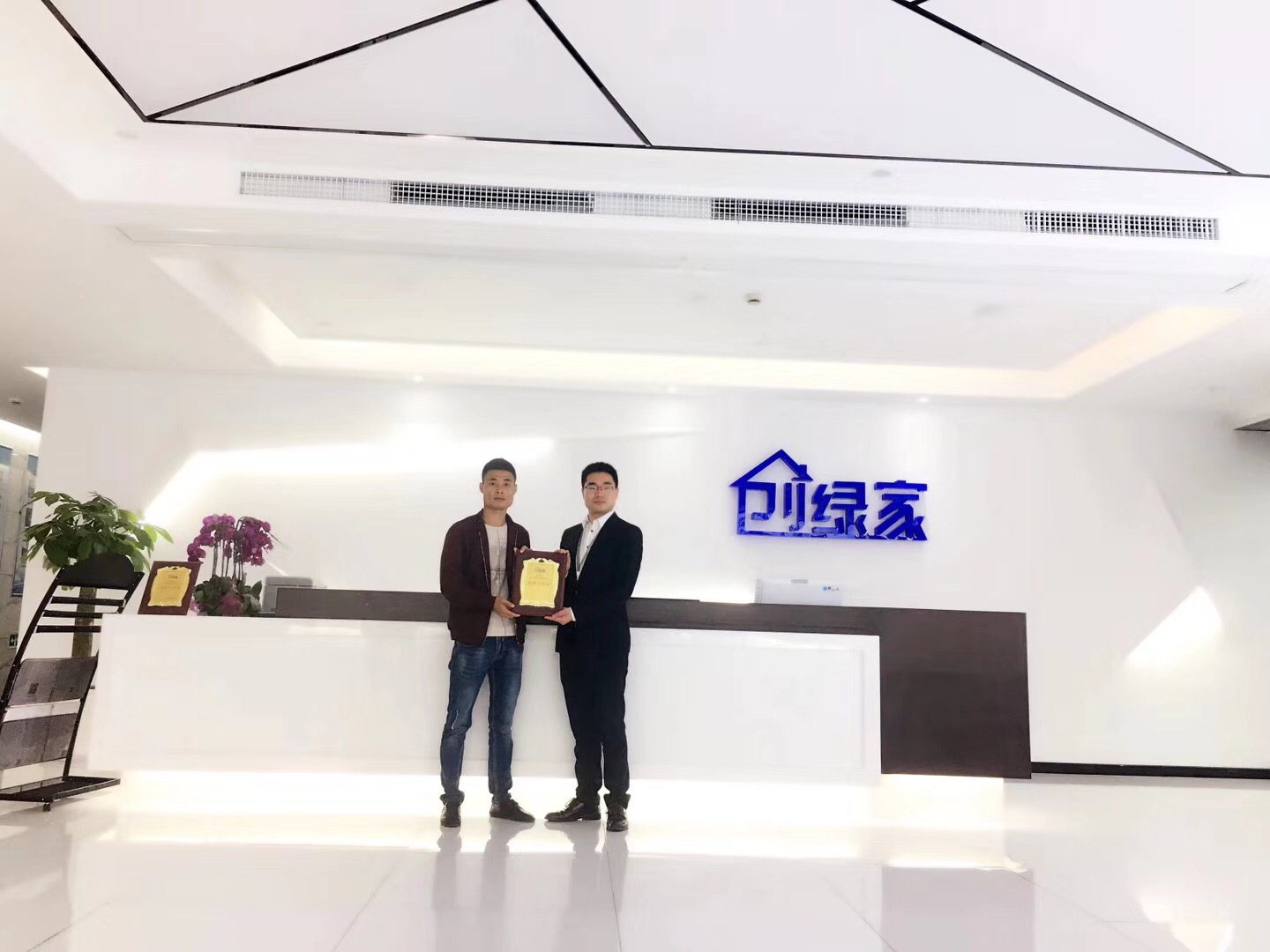 熱烈祝賀吳總簽約創(chuàng)綠家婁底市區(qū)級代理！