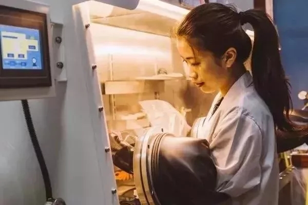 青春是用來奮斗的，除甲醛的青春最美麗！