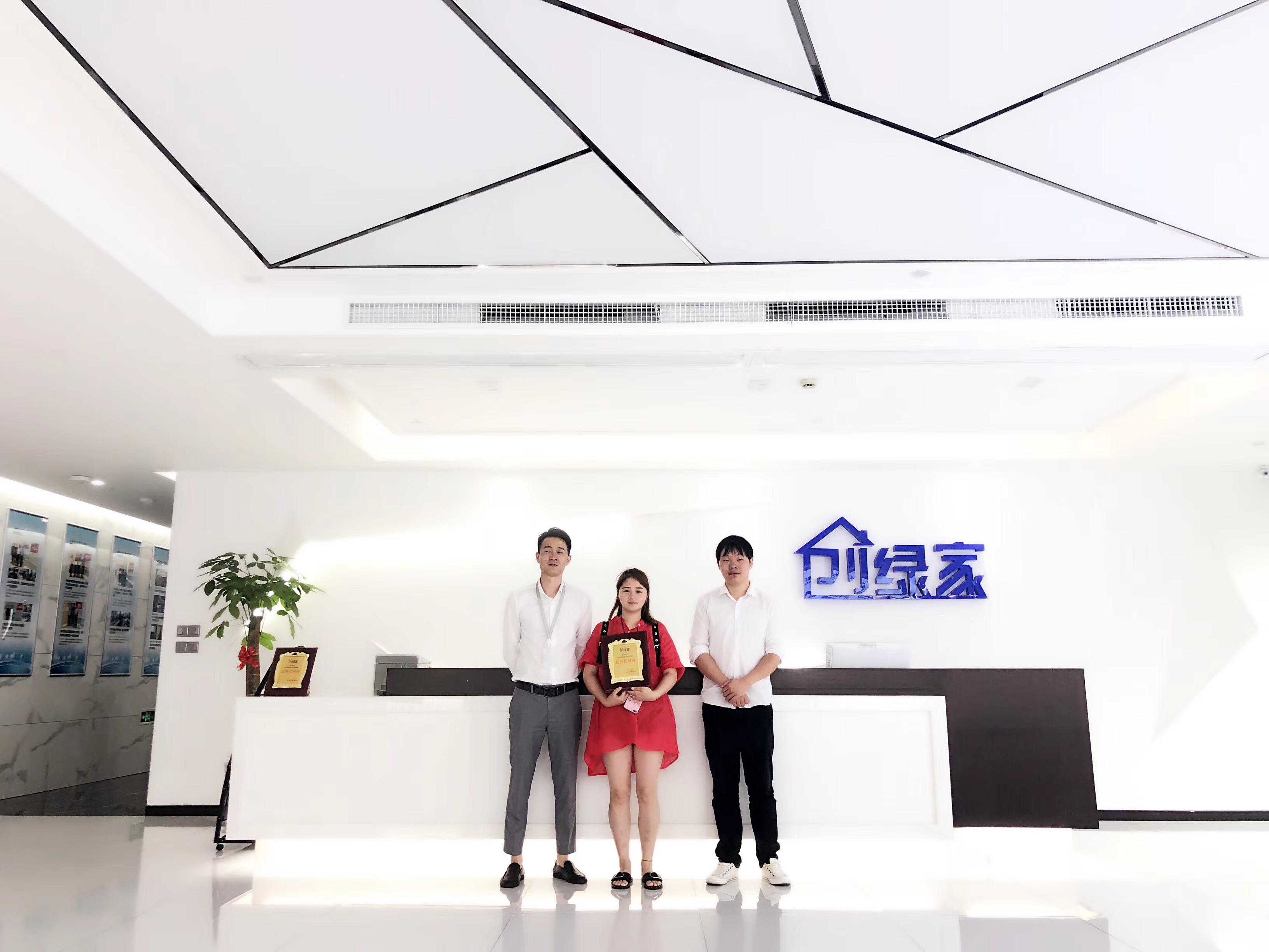 熱烈祝賀吳總團隊簽約創(chuàng)綠家成都市區(qū)級代理！