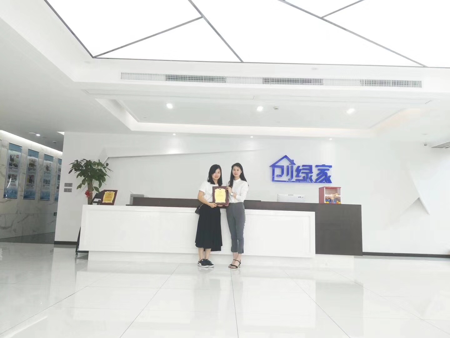 熱烈祝賀姚總、張總夫婦簽約創(chuàng)綠家揚州市區(qū)級代理！