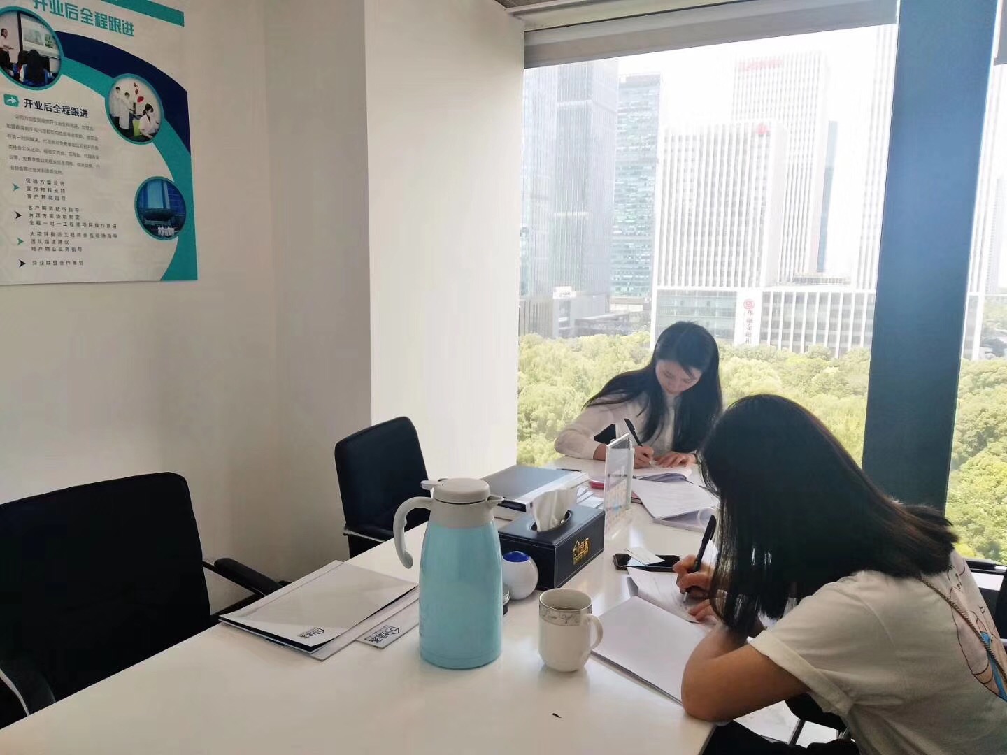 熱烈祝賀姚總、張總夫婦簽約創(chuàng)綠家揚州市區(qū)級代理！