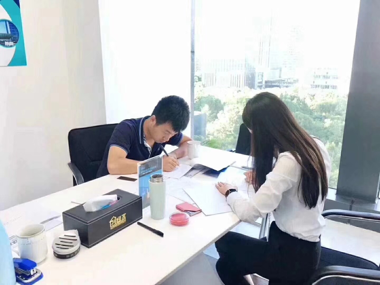 熱烈祝賀馮總、毛總簽約創(chuàng)綠家江蘇省縣級(jí)市代理！
