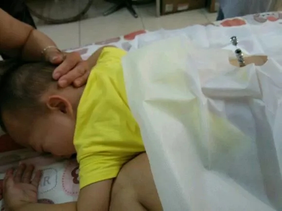4歲男孩和媽媽辦“婚禮”，真相令人淚崩！