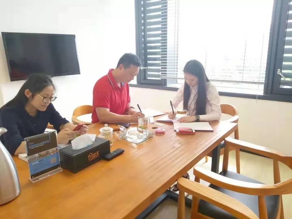 熱烈祝賀余總續(xù)約創(chuàng)綠家海南省三亞市區(qū)級(jí)代理！