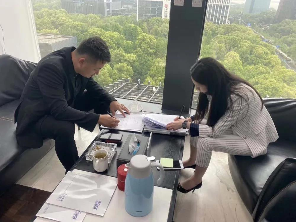 熱烈祝賀徐總劉總簽約創(chuàng)綠家中華人民共和國香港特別行政區(qū)代理！