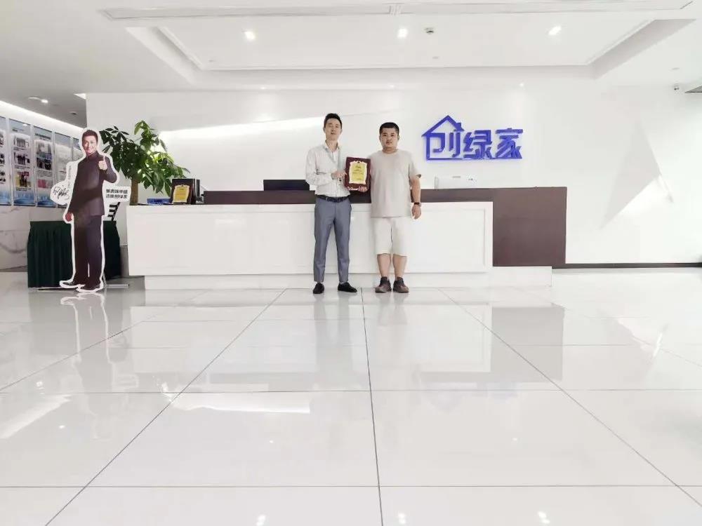 熱烈祝賀何總簽約創(chuàng)綠家廣東省深圳市區(qū)級代理！