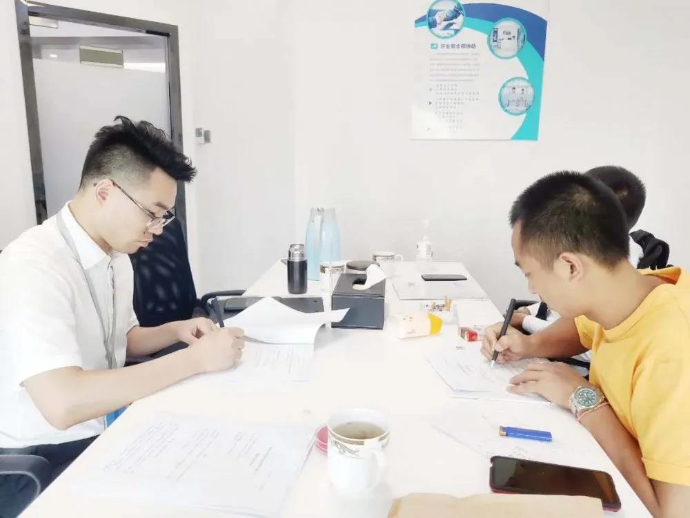 熱烈祝賀劉總左總簽約創(chuàng)綠家云南省臨滄市區(qū)級代理！