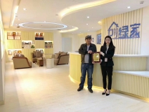 熱烈祝賀何總簽約創(chuàng)綠家上海市區(qū)級代理！