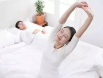 南京美女睡了10年的床墊，掀開后把全家人都嚇傻了……