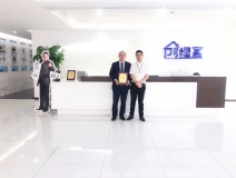 熱烈祝賀尚總、鄧總夫婦簽約創(chuàng)綠家四川省市級(jí)代理！