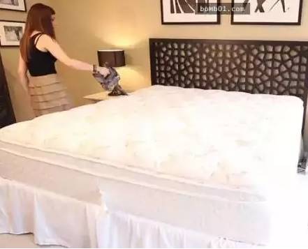 南京美女睡了10年的床墊，掀開后把全家人都嚇傻了……